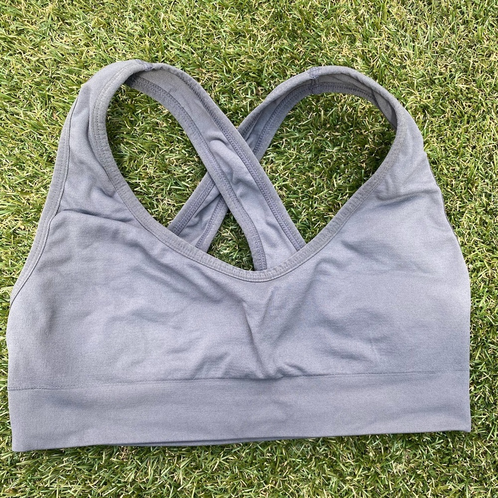 Seamless sports bra